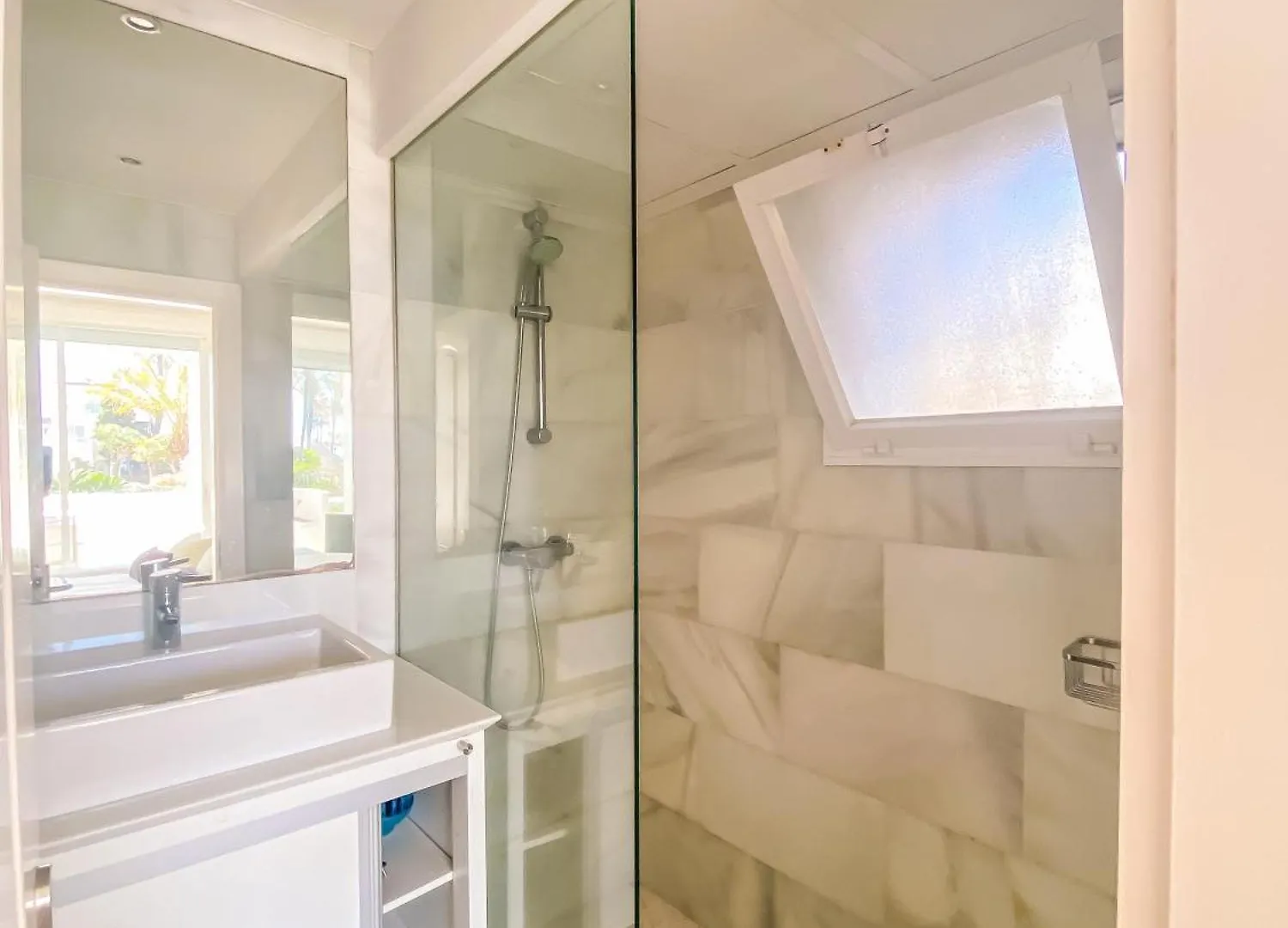 Alcazaba Beach Apartment 에스테포나 0*,
