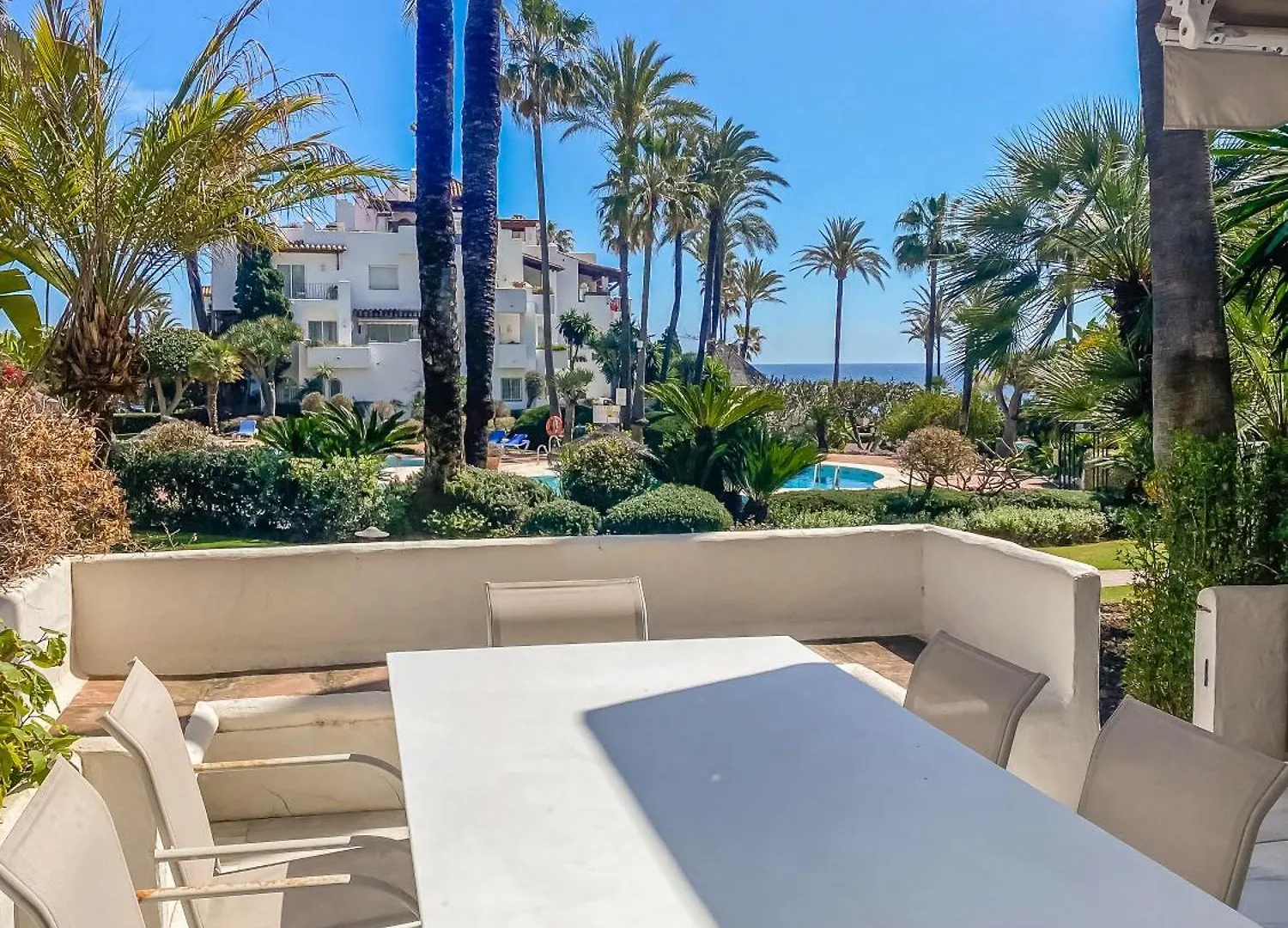Alcazaba Beach Apartment Estepona